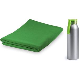 Groene yoga/fitness set - microvezel handdoek extra absorberend 150 x 75 cm - aluminium bidon/drinkfles met groene dop 650 ml