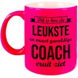 Leukste en meest geweldige coach cadeau koffiemok / theebeker neon roze 330 ml
