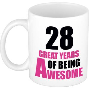 28 great years of being awesome cadeau mok / beker wit  en roze - verjaardagscadeau 28 jaar