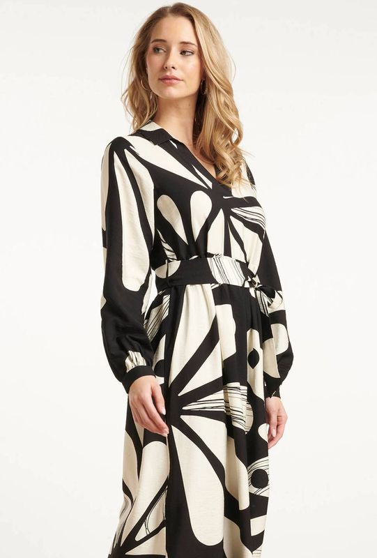 Smashed Lemon Maxi jurk met graffische bloemenprint in zwart en off-white |