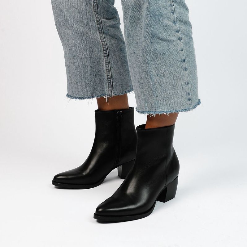 Manfield - Dames - Zwarte leren enkellaarsjes - Maat 36