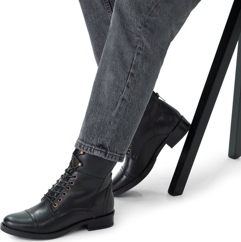 Manfield - Dames - Zwarte veterlaarsjes