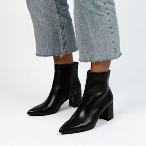 Manfield - Dames - Zwarte leren enkellaarsjes met hak
