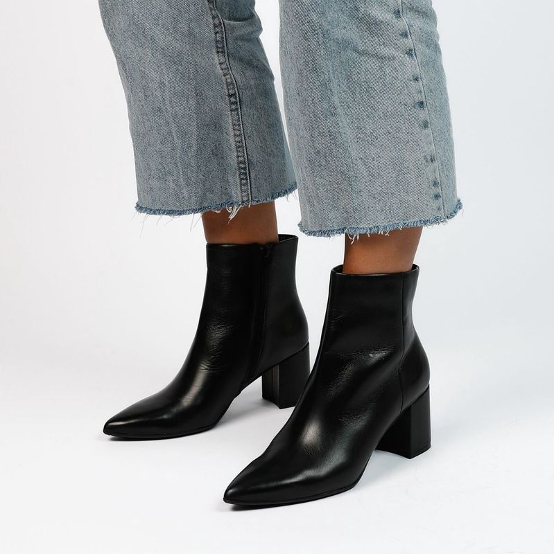 Manfield - Dames - Zwarte leren enkellaarsjes met hak