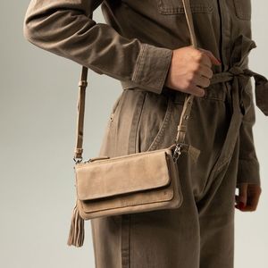 Manfield suede clutch beige