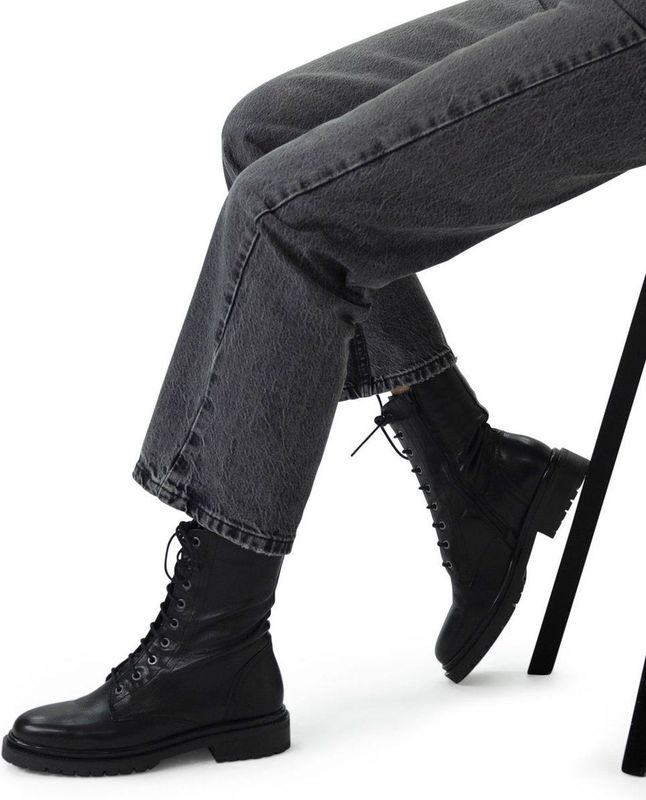 Manfield - Dames - Zwarte leren veterlaarsjes