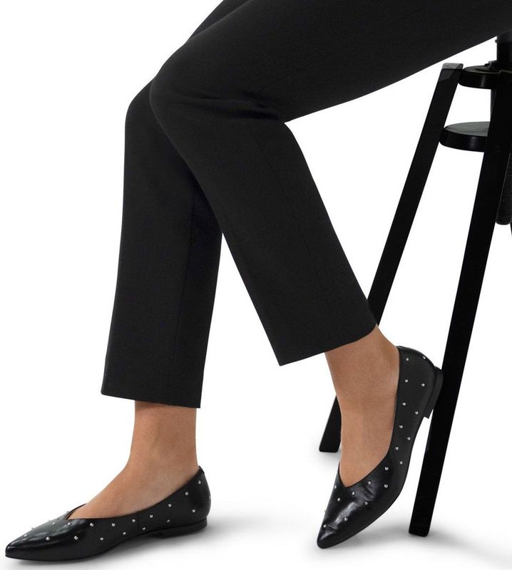 Manfield - Ballerina's - Zwart - Leer - Spitse Neus - Studs