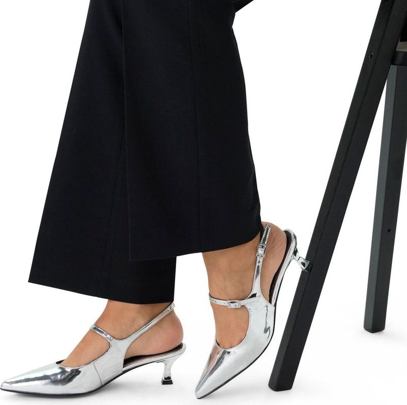 Manfield - Zilveren Lak Slingbacks - Pumps - Puntneus - 2 Gespsluitingen