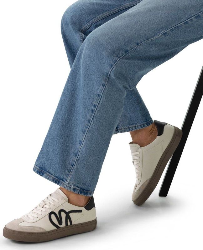 Manfield - Sneakers - Beige - Suède - Veterschoenen met Rubberen Zool