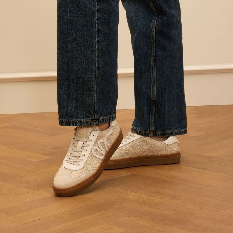 Manfield - Dames - Witte Sneakers - Leren - Rode Details - Bruine Zool 3 cm