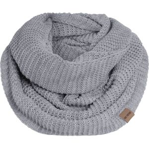 Knit Factory Jamie Gebreide Colsjaal - Ronde Sjaal - Nekwarmer - Wollen Sjaal - Lichtgrijze colsjaal - Dames sjaal - Heren sjaal - Unisex - Licht Grijs - One Size