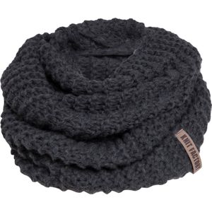 Knit Factory Alex Gebreide Colsjaal - Ronde Sjaal - Grof gebreid - Warme Wintersjaal - Nekwarmer - Wollen Sjaal - Donkergrijs colsjaal - Dames sjaal - Heren sjaal - Unisex - Antraciet - One Size