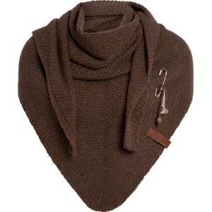 Knit Factory Coco Gebreide Omslagdoek - Driehoek Sjaal Dames - Dames sjaal - Wintersjaal - Stola - Wollen sjaal - Bruine sjaal - Hazel - 190x85 cm - Inclusief sierspeld