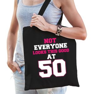 Not everyone looks this good at 50 verjaardag cadeau tasje zwart voor dames - Feest Boodschappentassen