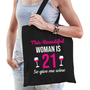 Verjaardag cadeau tas 21 jaar - this beautiful woman is 21 give wine zwart voor dames - Feest Boodschappentassen