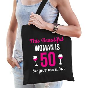 Verjaardag cadeau tas 50 jaar - this beautiful woman is 50 give wine zwart voor dames - Feest Boodschappentassen