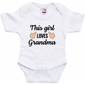 This girl loves grandma tekst baby rompertje wit meisjes - Cadeau oma - Babykleding 56
