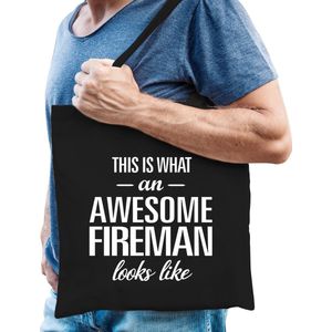 Awesome fireman / geweldige brandweerman cadeau tas zwart voor heren - kado tas / beroep cadeau tas