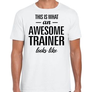 This is what an awesome trainer looks like t-shirt wit - heren - beroepen cadeau shirt