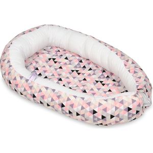 Babynest - baby nestje - 0-8 maanden - 100% katoen - 82x54cm - roze driehoekjes – wit