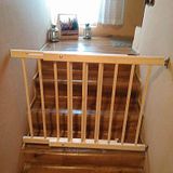 Traphekje - hout - van 72 tot 122 cm breed x 68 cm hoog