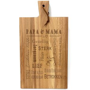 Stoer landelijk snijplankje-borrelplankje met tekst gravure : PAPA EN MAMA. Cadeau-Kerst - Sinterklaar -verjaardag -moederdag - vaderdag. Het formaat is 20x30cm excl. handvat.