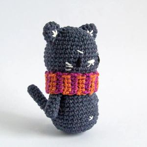 Haakpakket HOOOKED Amigurumi - Cat Lucky - compleet met haaknaald en nederlandse gebruiksaanwijzing