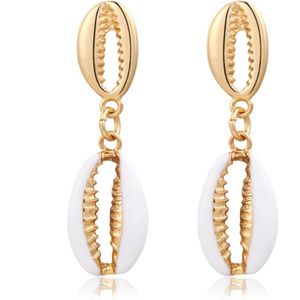 Goudkleurige dames oorbellen hangers met dubbele witte schelpjes