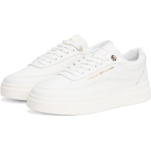Tommy Hilfiger Plateausneaker »MODERN COURT SNEAKER LTHR«, Freizeitschuh, Halbschuh, Schnürschuh mit Kontrast-Logo