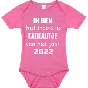 Baby rompertje met leuke tekst | Ik ben het mooiste cadeautje van het jaar 2022 |zwangerschap aankondiging | cadeau papa mama opa oma oom tante | kraamcadeau | maat 56 roze