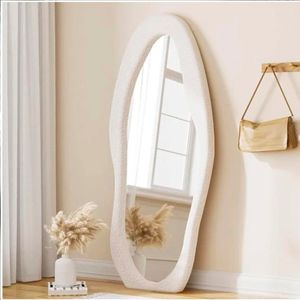 SensaHome Gestoffeerde Staande Spiegel Shaped Passpiegel Suede Velvet Teddy Wit