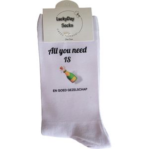 All you need Chamapgne - Love - Hou van je - Verjaardag - Alcohol - Valentijns cadeau - Sokken met tekst - Witte sokken - Cadeau voor vrouw en man - Kado - Sokken - Verjaardags cadeau voor hem en haar - Verliefd - Vaderdag - Moederdag - LuckyDay Sock