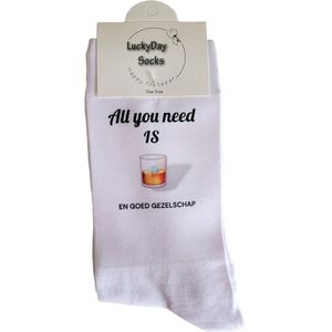 All you need is Whiskey - Love - Hou van je - Verjaardag - Kerstcadeau - Valentijns cadeau - Sokken met tekst - Witte sokken - Cadeau voor vrouw en man - Kado - Sokken - Verjaardags cadeau voor hem en haar - Verliefd - Vaderdag - Moederdag - LuckyDay