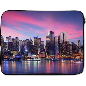 Laptophoes - Amerika - Skyline - Nacht - New York - Roze - Laptop sleeve - Laptophoes New York - Laptop - 15 6 Inch