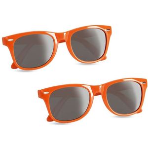 2x stuks hippe zonnebrillen met oranje montuur - UV400 bescherming - Koningsdag - EK/WK verkleed accessoires