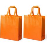 2x stuks draagtassen/schoudertassen/boodschappentassen in de kleur oranje 35 x 40 x 15 cm