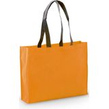 2x stuks draagtassen/goodie-bag/schoudertassen/boodschappentassen in de kleur oranje 40 x 32 x 11 cm