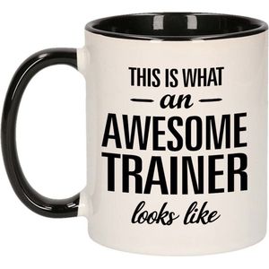Cadeau Awesome trainer / Geweldige trainer beker / mok - zwart met wit - 300 ml keramiek - zwarte bekers