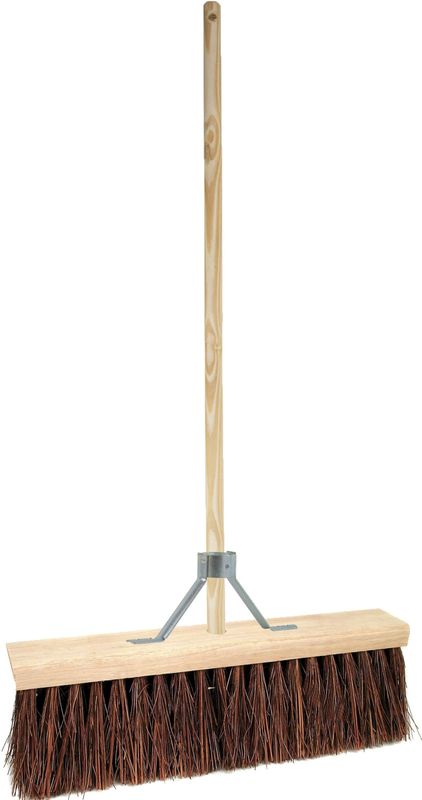 BETRA - Universele Harde Buitenbezem - Beige - FSC Hout - Inclusief Bezemsteel en Stokhouder