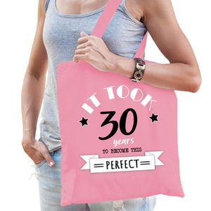 Cadeau tas voor dames - 30 en perfect - lichtroze - katoen - 42 x 38 cm - dertig - shopper - Feest Boodschappentassen