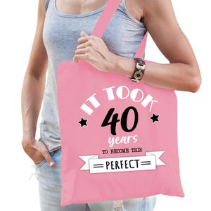 Cadeau tas voor dames - 40 en perfect - lichtroze - katoen - 42 x 38 cm - veertig - shopper - Feest Boodschappentassen