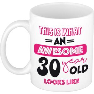 Bellatio Decorations Verjaardag cadeau mok 30 jaar - roze - grappige tekst - 300 ml - keramiek