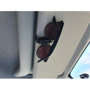 Tip: Auto Zonnebrilhouder - Zonneklep - Brillenhouder voor in de Auto - Zonnebril Bril Leesbril - Zonnebrilklem - Ook geschikt voor visitekaartjes - Geschikt voor Ray Ban
