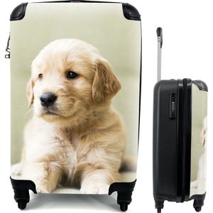 MuchoWow® Koffer - Golden Retriever puppy liggend op de bank - Past binnen 55x40x20 cm en 55x35x25 cm - Handbagage - Cabin Size - Print