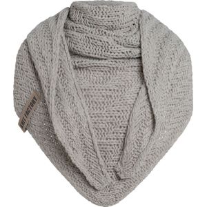 Knit Factory Sally Gebreide Omslagdoek - Driehoek Sjaal Dames - Dames sjaal - Wintersjaal - Stola - Wollen sjaal - Grijze sjaal - Iced Clay - 220x85 cm - Grof gebreid
