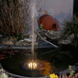 Solar tuinverlichting - Drijvende Fontein Jet - Fontein op zonne energie - Warm wit licht - Zwart