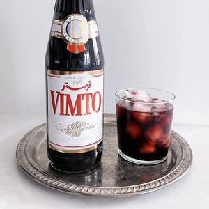 Vimto 2 X 710 ml Vruchtensiroop Concentraat - Smaakvolle Fruitsmaak Voor Drankjes - Geen Kunstmatige Kleuren - Fruit Syrup Concentrate - No Artificial Colours