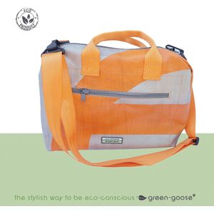 green-goose® Schoudertas Vegum | Oranje, Grijs | 40x28x7 cm | Reistas van Upcycled Vrachtwagenzeil | Stevig en Duurzaam | Gerecycled Materiaal uit Europa