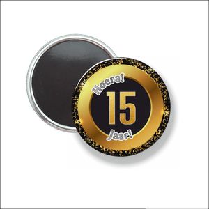 Button Met Magneet 58 MM - Hoera 15 Jaar - NIET VOOR KLEDING