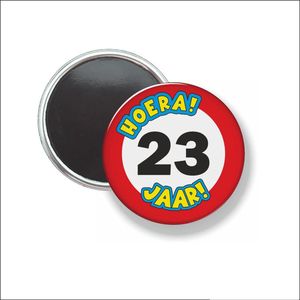 Button Met Magneet 58 MM - Hoera 23 Jaar - NIET VOOR KLEDING